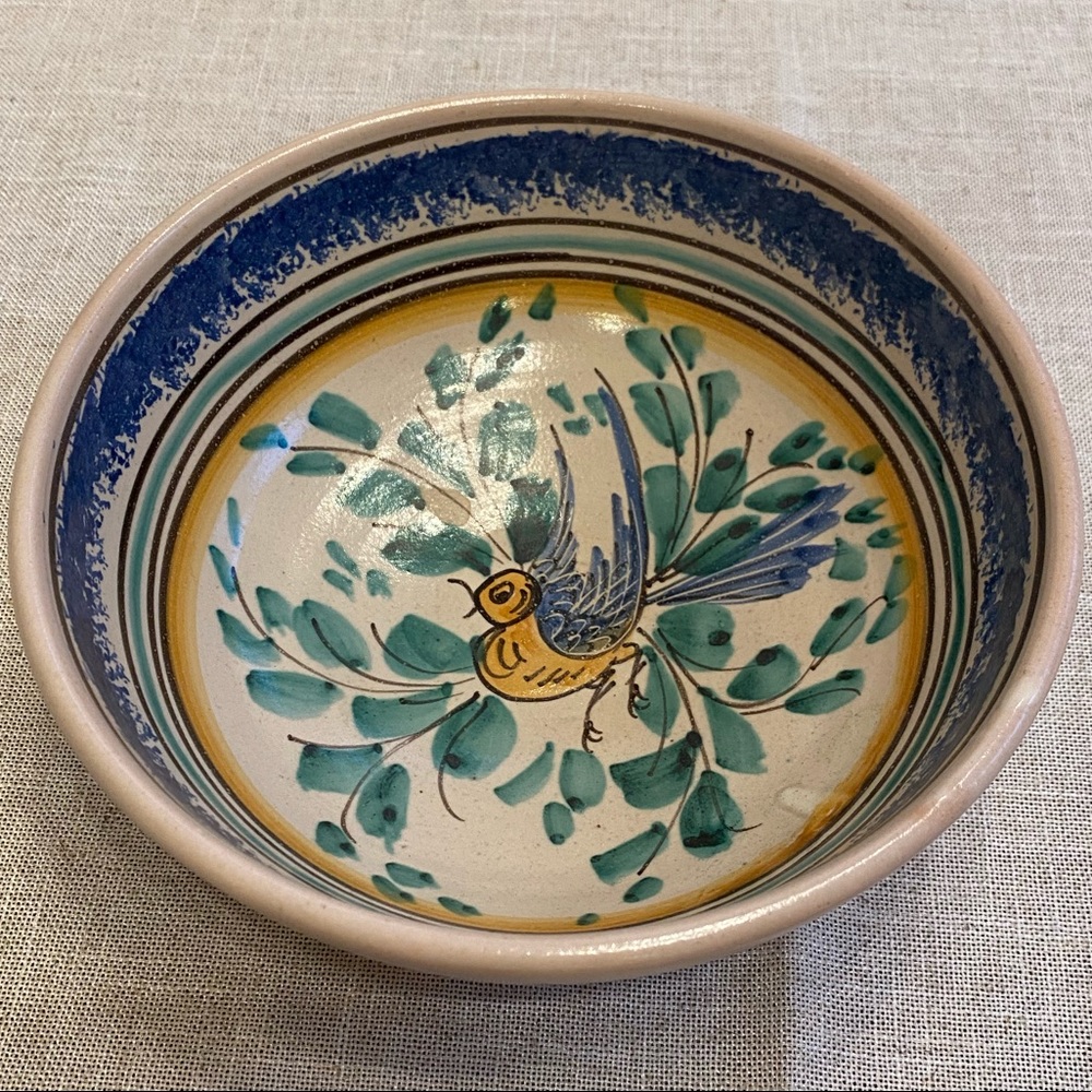 Ceramic bowl, arabesco pattern with bird in center. Hand painted.